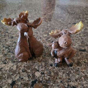 Charming Moose Figurine Set - Brown